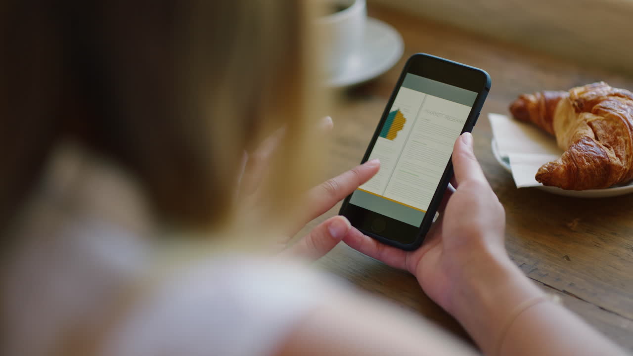 비즈니스를 위한 여성, 전화 및 분석