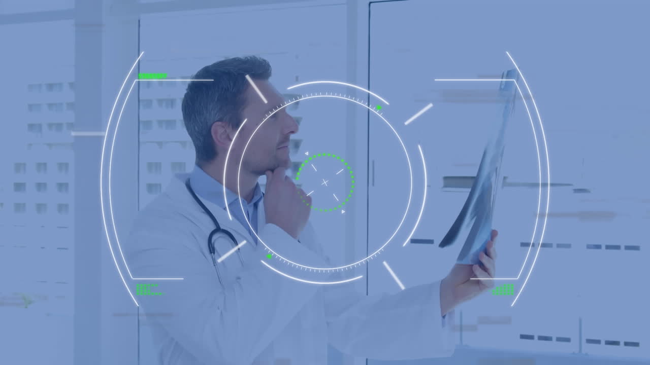 animación de la exploración del alcance sobre el médico masculino caucásico sosteniendo rayos x