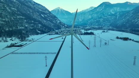 Große-Moderne-Windmühle-Dreht-Sich-An-Einem-Sonnigen-Winterabend-Im-Rhonetal