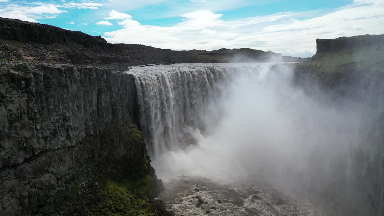 jokulsa의 dettifoss 폭포는 아이슬란드 북부 시골의 fjollum 강 - 공중 드론 샷