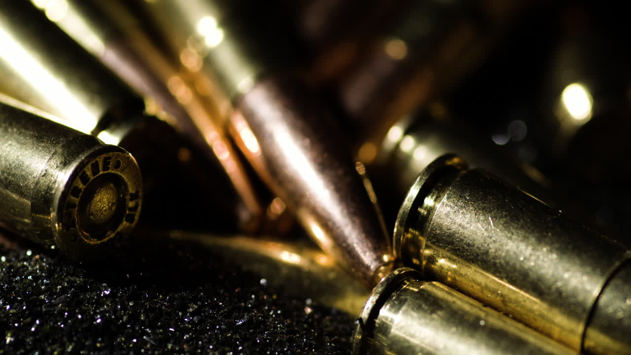 300 пуль отключения огня накопились над зернами пороха.