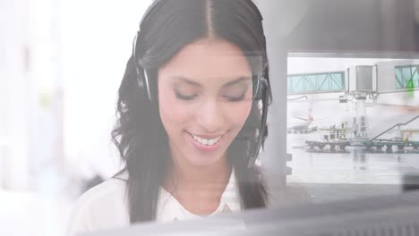 animación de una mujer de negocios biracial en el teléfono sobre el paisaje urbano