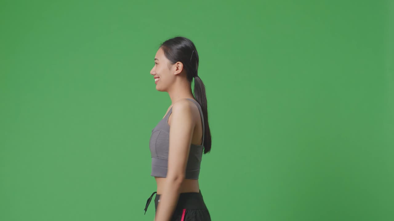 mujer caminando - vista de perfil