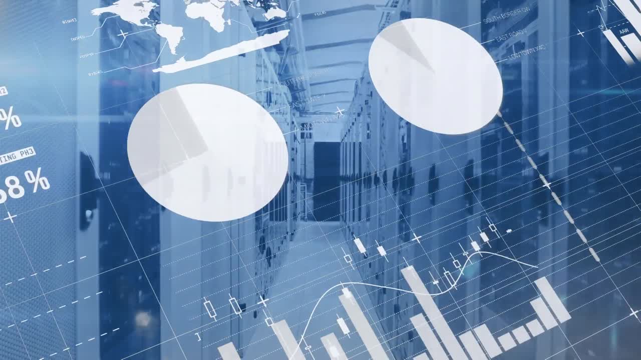 animación del procesamiento de datos estadísticos y cuadros de mosaico contra la sala de servidores informáticos