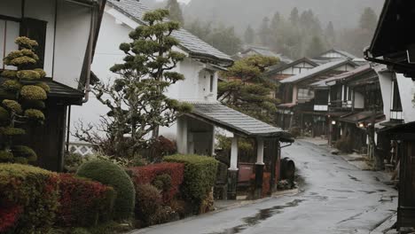 Traditional-Japanese-village-on-rainy-day,-Tsumago,-Nagano