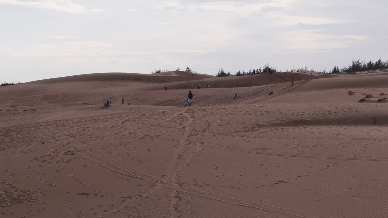 las famosas dunas de arena roja de mui ne, tailandia
