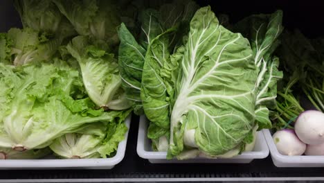 Fondo-Con-Productos-En-El-Mercado-De-Verduras.