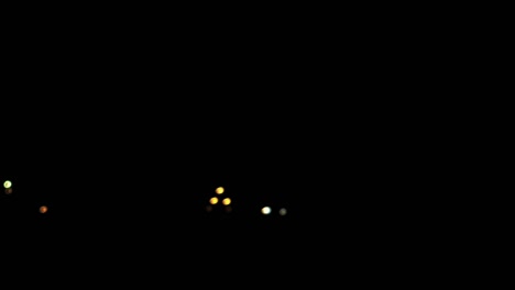 las luces en la noche parecen coloridas