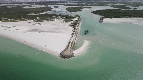 vista del puerto abrigo en yucatan y zona de investigacion