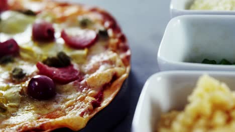 pizza al horno con queso mozzarella
