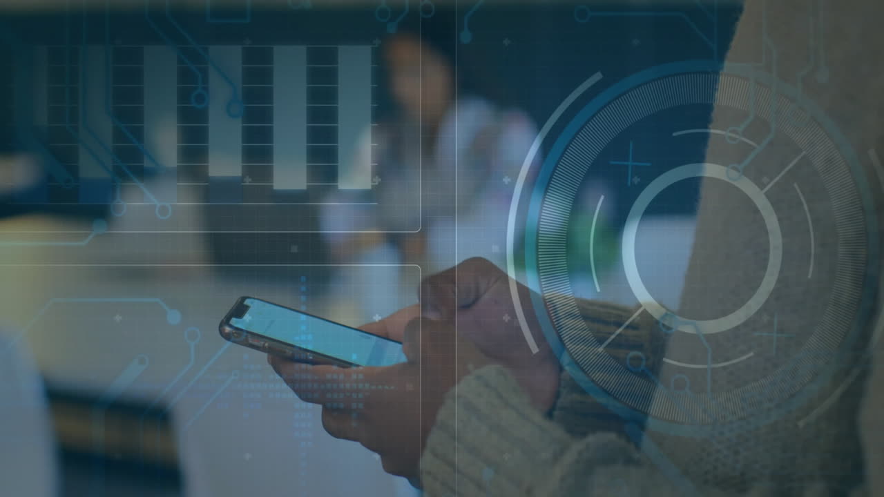 animación de escaneo de alcance sobre mujer de negocios biracial usando teléfono inteligente