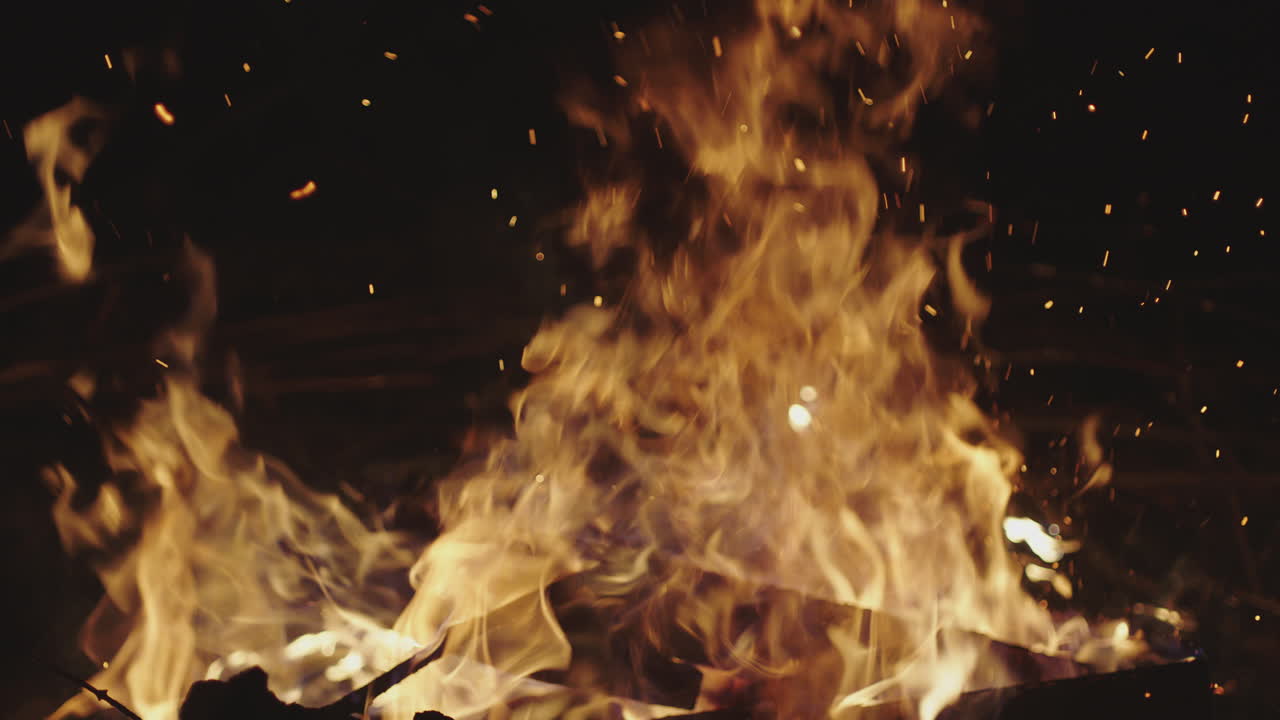 Primo piano di un fuoco ardente