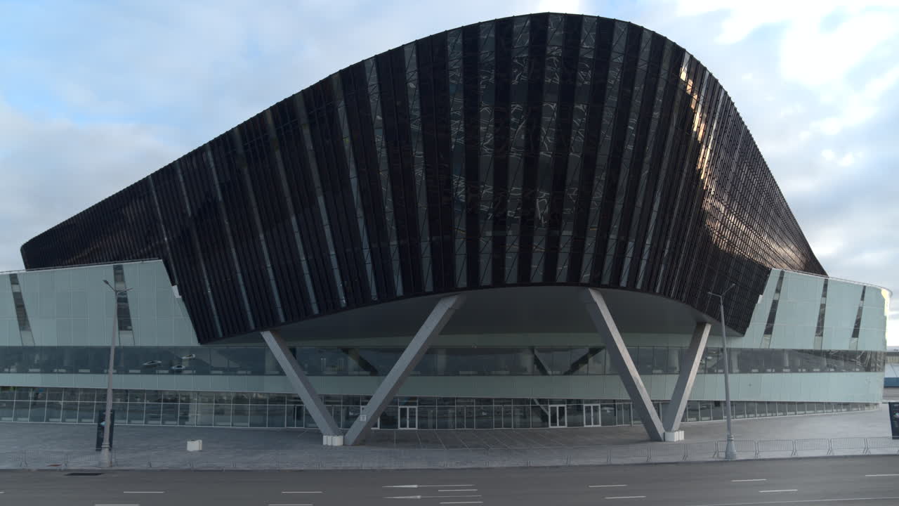 exterior del centro de exposiciones moderno