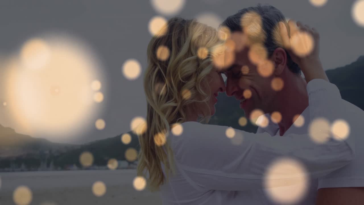 백인 커플이 포옹하는 스 ⁇ 의 애니메이션