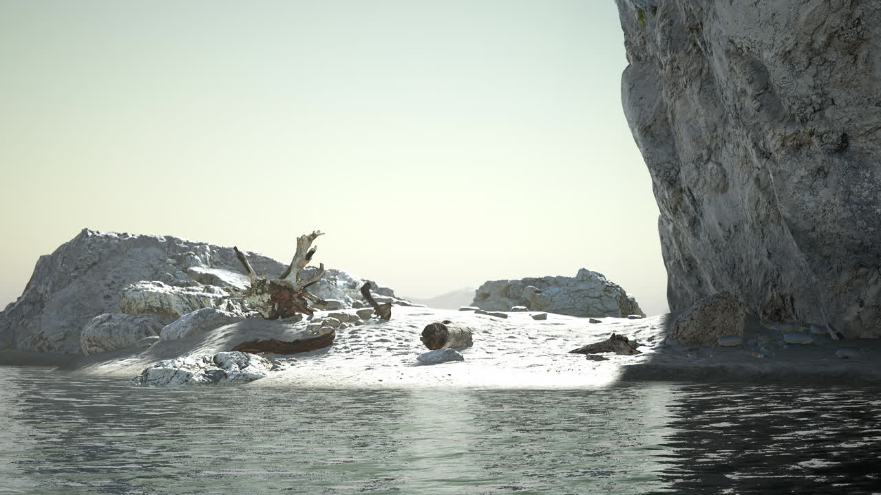 산 과 아름다운 모래 해변 을 가진 바위 가 많은 바다 해안