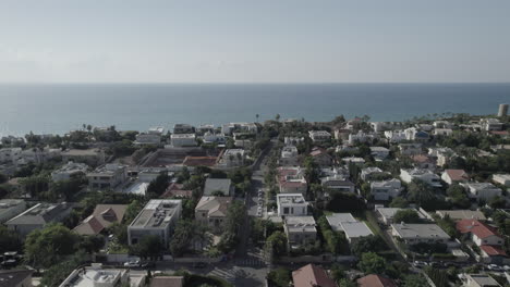 una de las calles más caras en el barrio de las villas herzliya pituach, israel - el barrio atrae a familias muy ricas, inversores, no residentes y desarrolladores de viviendas - archivo d-log