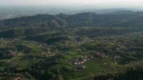 Berglandschaft-In-Der-Nähe-Von-Bassano-Del-Grappa-In-Venetien,-Italien