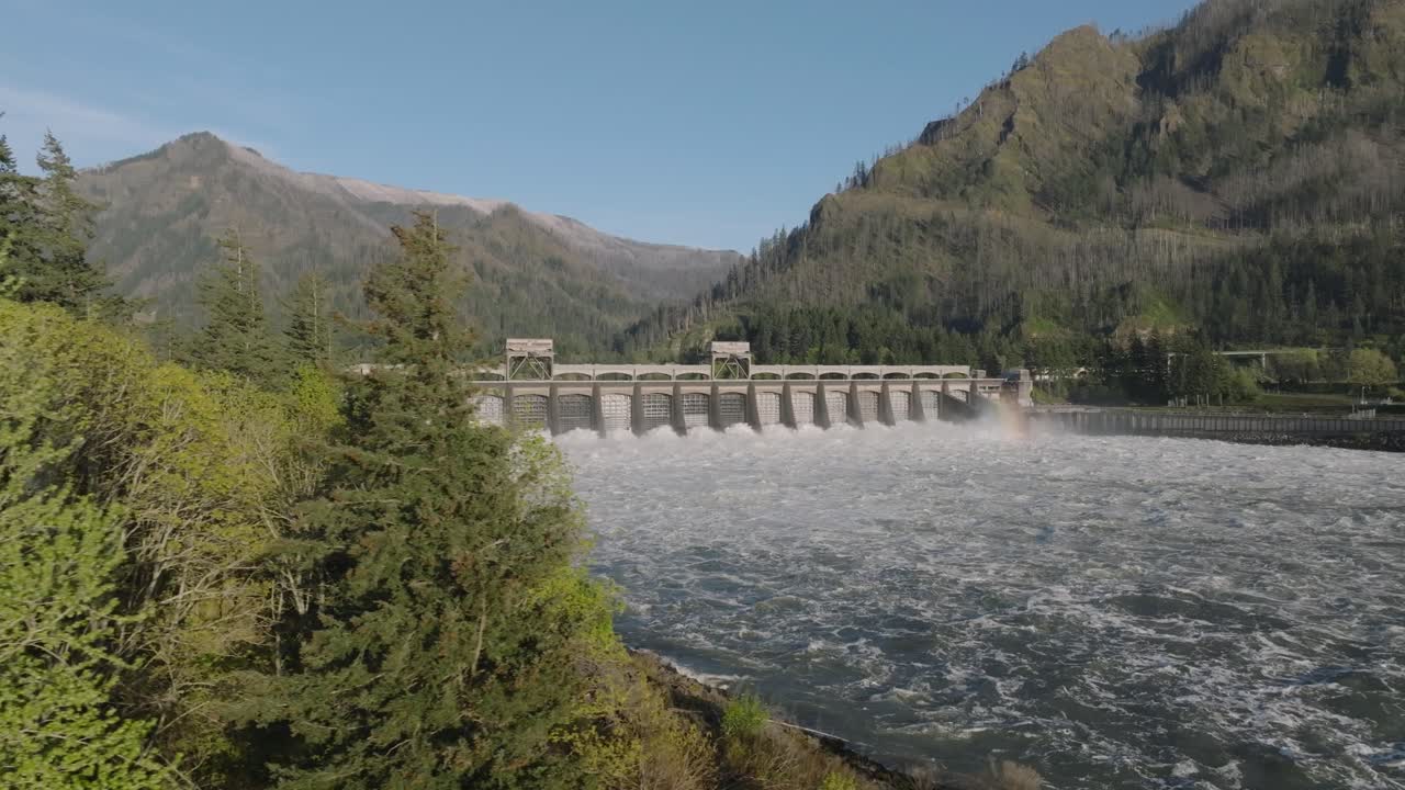 Aerial footage of Bonneville dam on the Columbia River between Oregon and Washington. Shot using DJI Mavic 3 Cine at 24 fps.