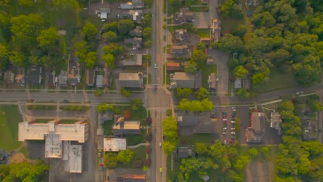 Vista-Extrema-De-Pájaro-De-Una-Intersección-De