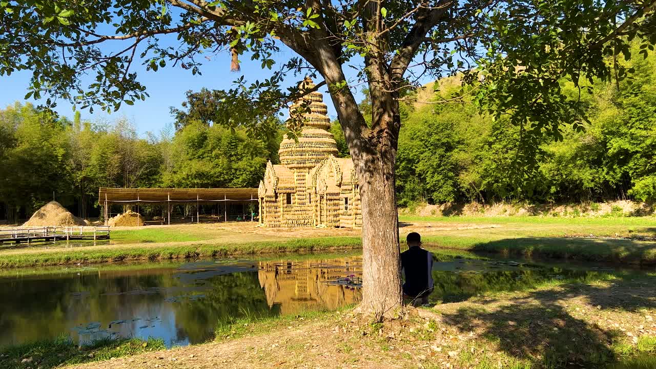 спокойный пейзаж с отражающим прудом
