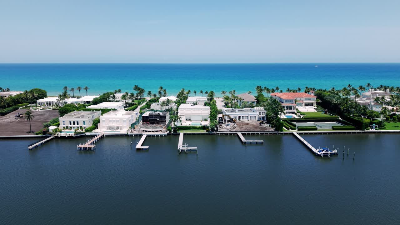 Coastal cityscape and palm lined roads near South Flagler Beach in West Palm Beach