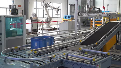 Transmitting-Of-Factory-industrial-smart-conveyor-belt-at-Large-Scale-Smart-Distribution-Warehouse,-Production-Line