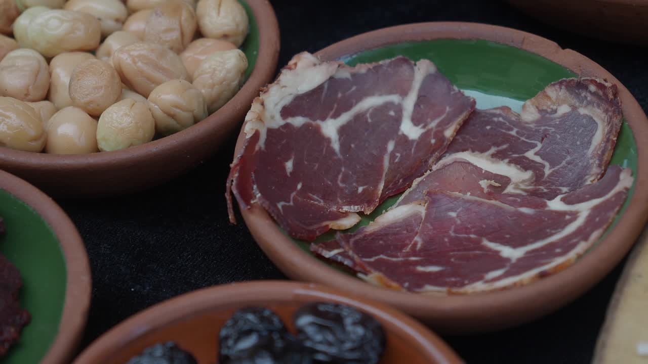 건조 고기 및 다양한 간식