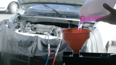 service of cars. pouring antifreeze into the engine. special automatic equipment for replacing antifreeze