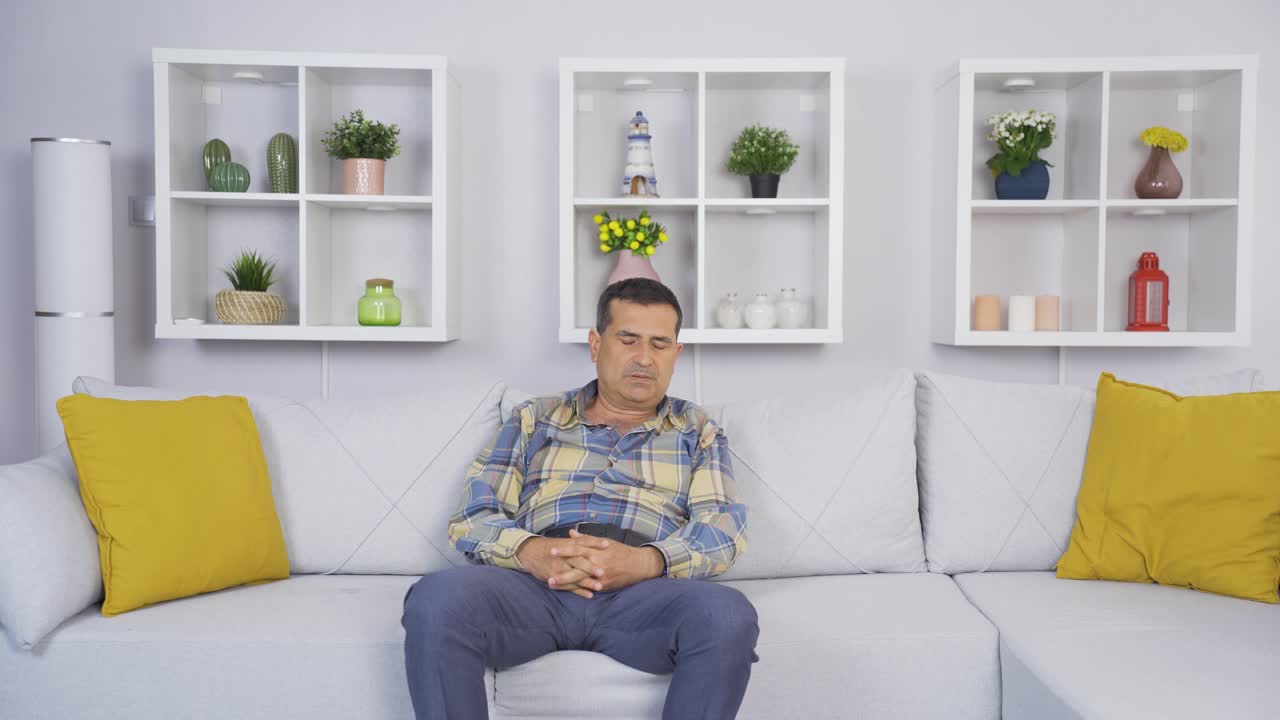 L'anziano sembra esausto. Sindrome da burnout