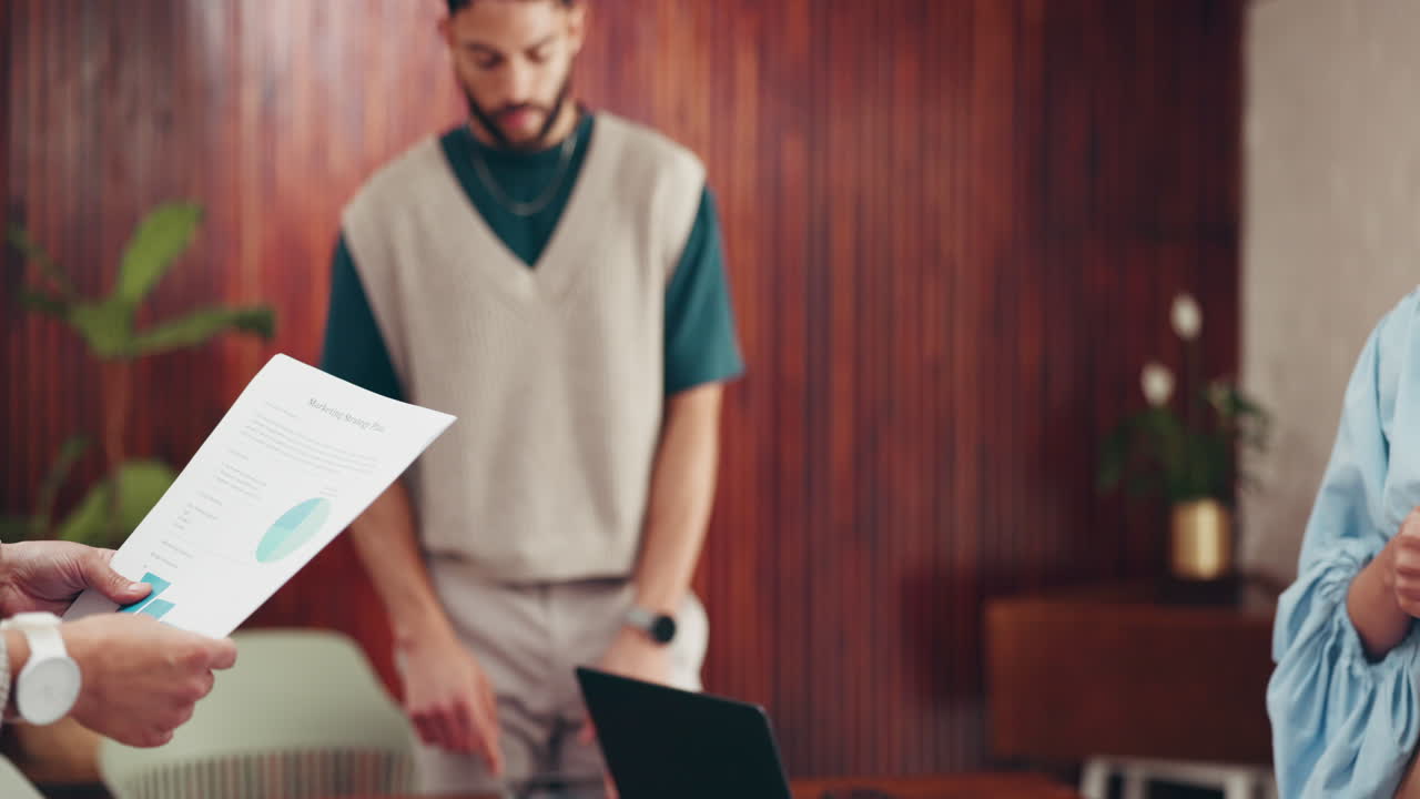 비즈니스 회의와 악수