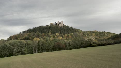 Drone-aerial-view-of-the-ruins-of-the-Höhenburg-Castle-Hanstein-nin-the-werratal-in-Hessen,-Germany,-Europe