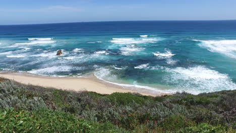 Vista-Panorámica-De-Una-Playa-Oceánica-En-Point-Nepean