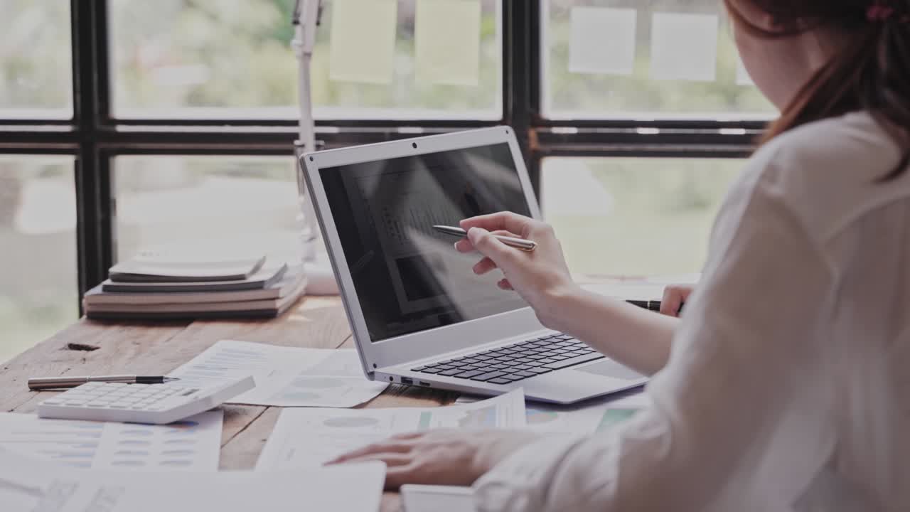 창의적인 젊은이 비즈니스 브레인 스토밍 회의 비즈니스 계획 디자인 아이디어