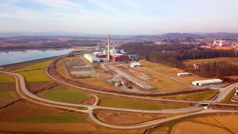 Impresionantes-Imágenes-Con-Drones-En-4k-De-La-Fábrica-De-Azúcar-En-Ormož-Y-Prlekija