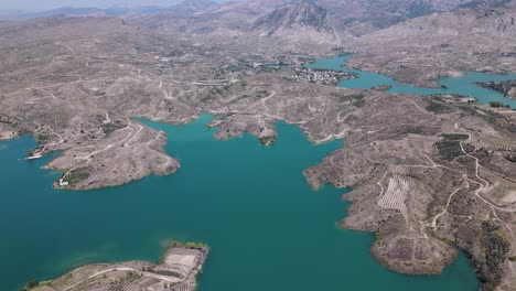 Aerial-view-overlooking-panoramic-Green-lake-in-the-Turkish-Taurus-mountains