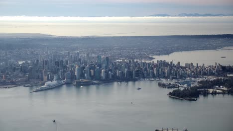 Vista-Aérea-De-Gran-Angular-De-Vancouver-En-Un-Sombrío-Día-De-Invierno