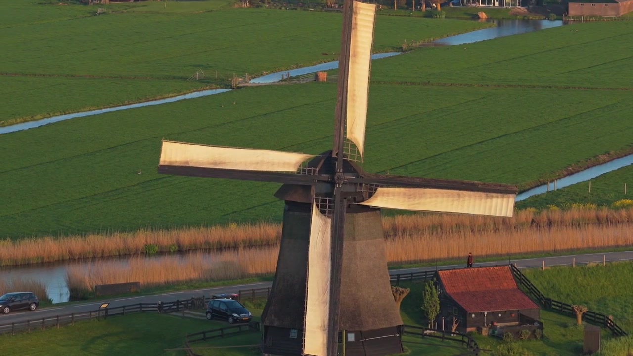 Traditional dutch windmill rotating in the kinderdijk landscape at sunset