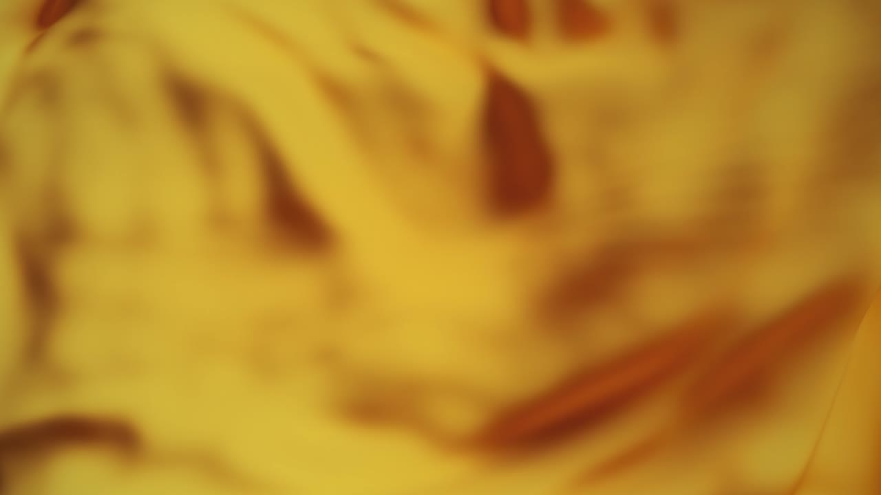 superficie de tela de onda de seda dorada. fondo suave abstracto. bucle sin costuras 3d