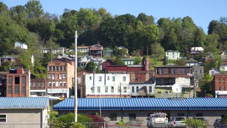 toma de establecimiento de una antigua ciudad carbonífera en la zona rural de virginia occidental
