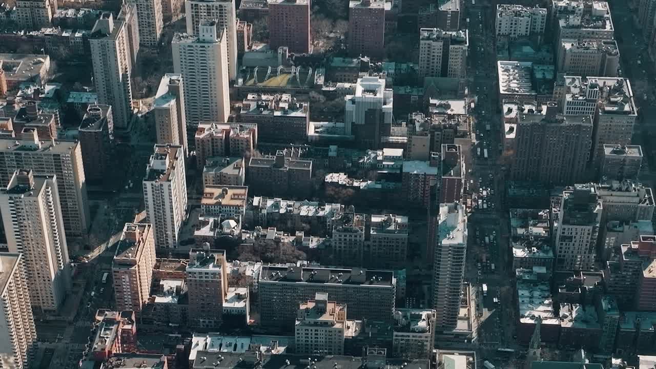 Oversigtsbillede af bygninger i New York i dagslys
