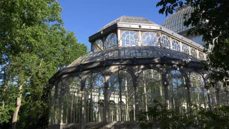 Details-of-Palacio-de-Cristal,-Retiro-Park