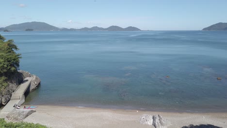 Japanisches-Tropisches-Strandpanorama-Im-Sommer-An-Der-Luftklippe-Von-Obama,-Japan,-Keine-Menschen