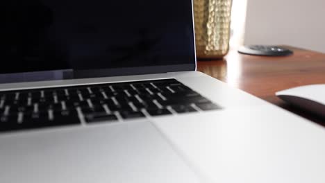 Neatly-organized-minimalist-desk-with-laptop-and-mouse