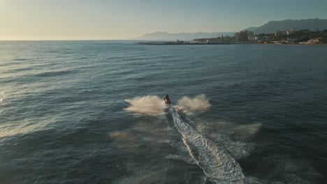 jet skiing at a clear day