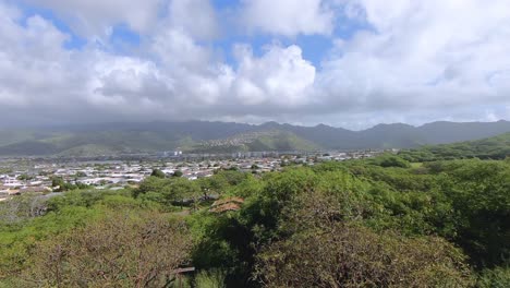 Vista-Desde-La-Isla-De-Oahu-En-La-Región-De-Kai-En-Un-Día-Soleado-Y-Ventoso