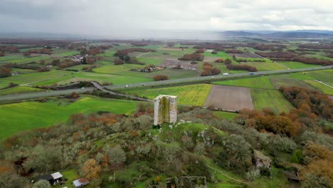 Vista-Aérea-Panorámica-De-La-Torre-Sandiás,-Ourense,-España,-Día-Nublado