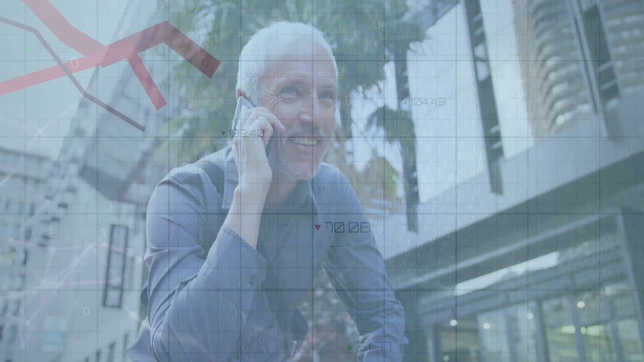 스마트폰을 사용하는 백인 남성에 대한 데이터 처리 애니메이션