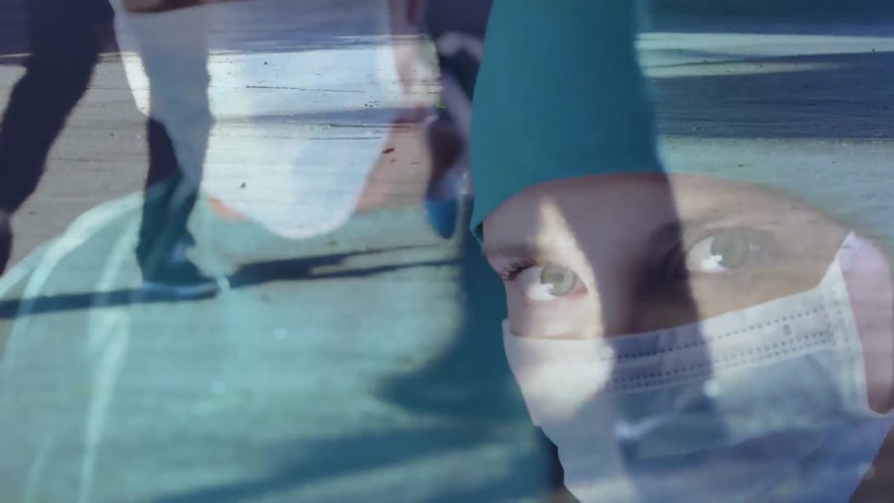 길거리에서 사람들을 향해 얼굴 마스크를 쓰고 있는 의사들의 애니메이션.