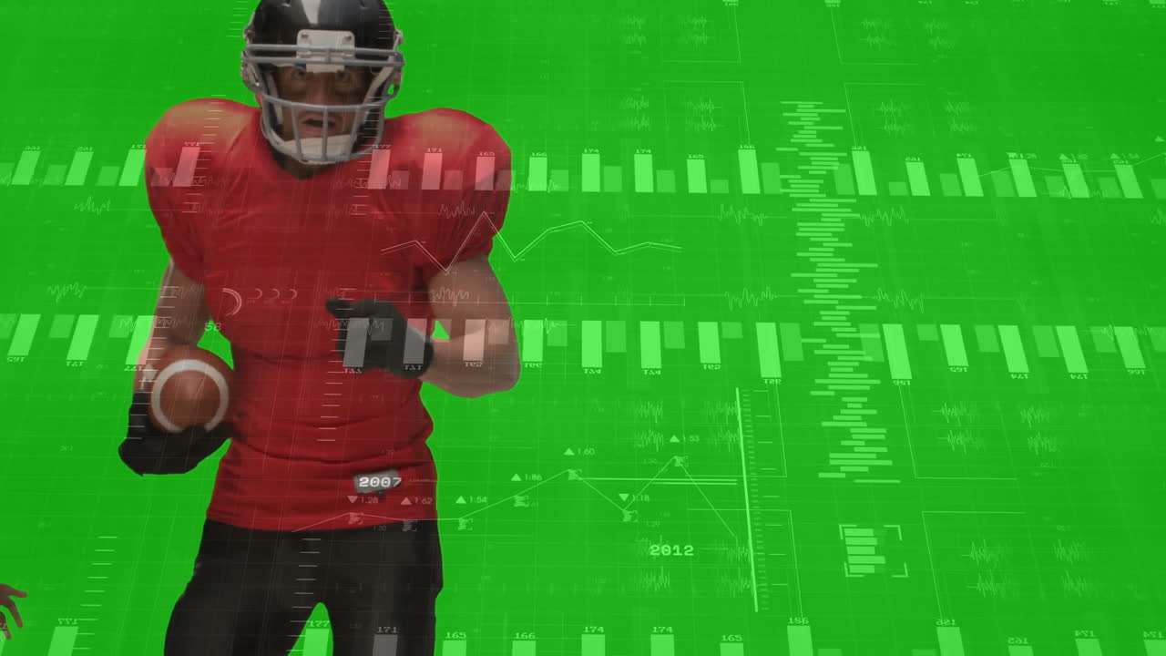 Giocatore di calcio in maglia che tiene un pallone e indica su schermo verde, con sovrapposizione di grafici sportivi