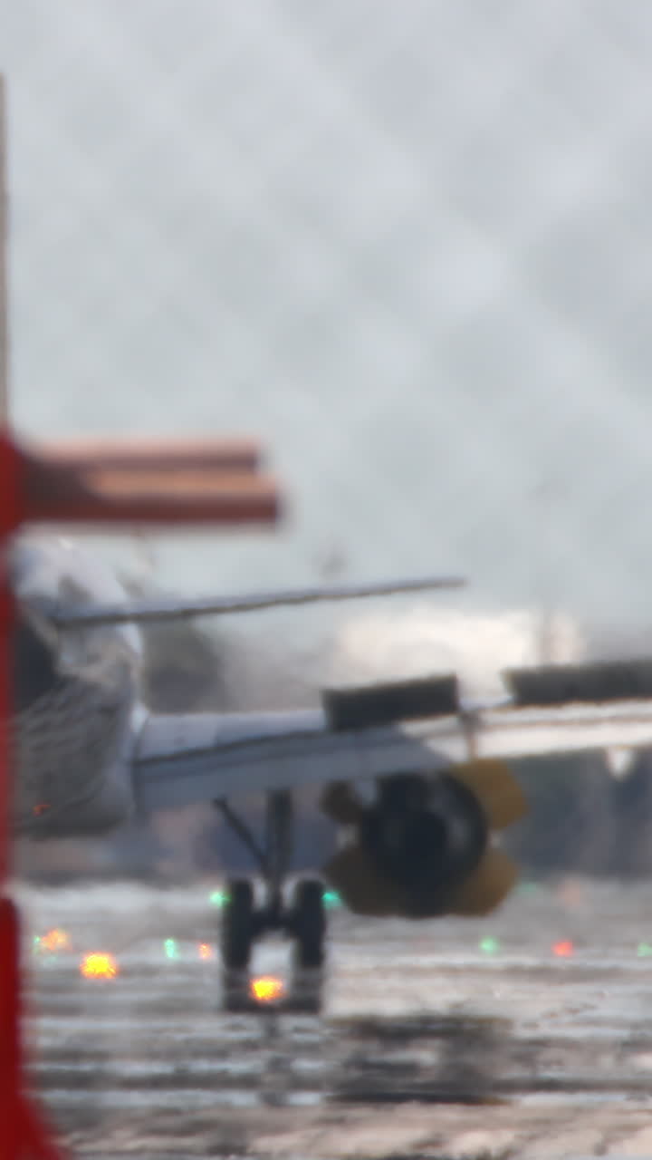 바르셀로나 공항에 착륙하는 동안 촬영된 비행기